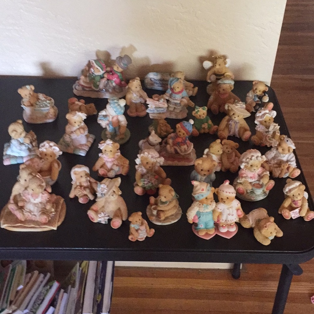 32 Cherish teddies